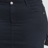 08 shorts saia com barra desfiada plus size preto